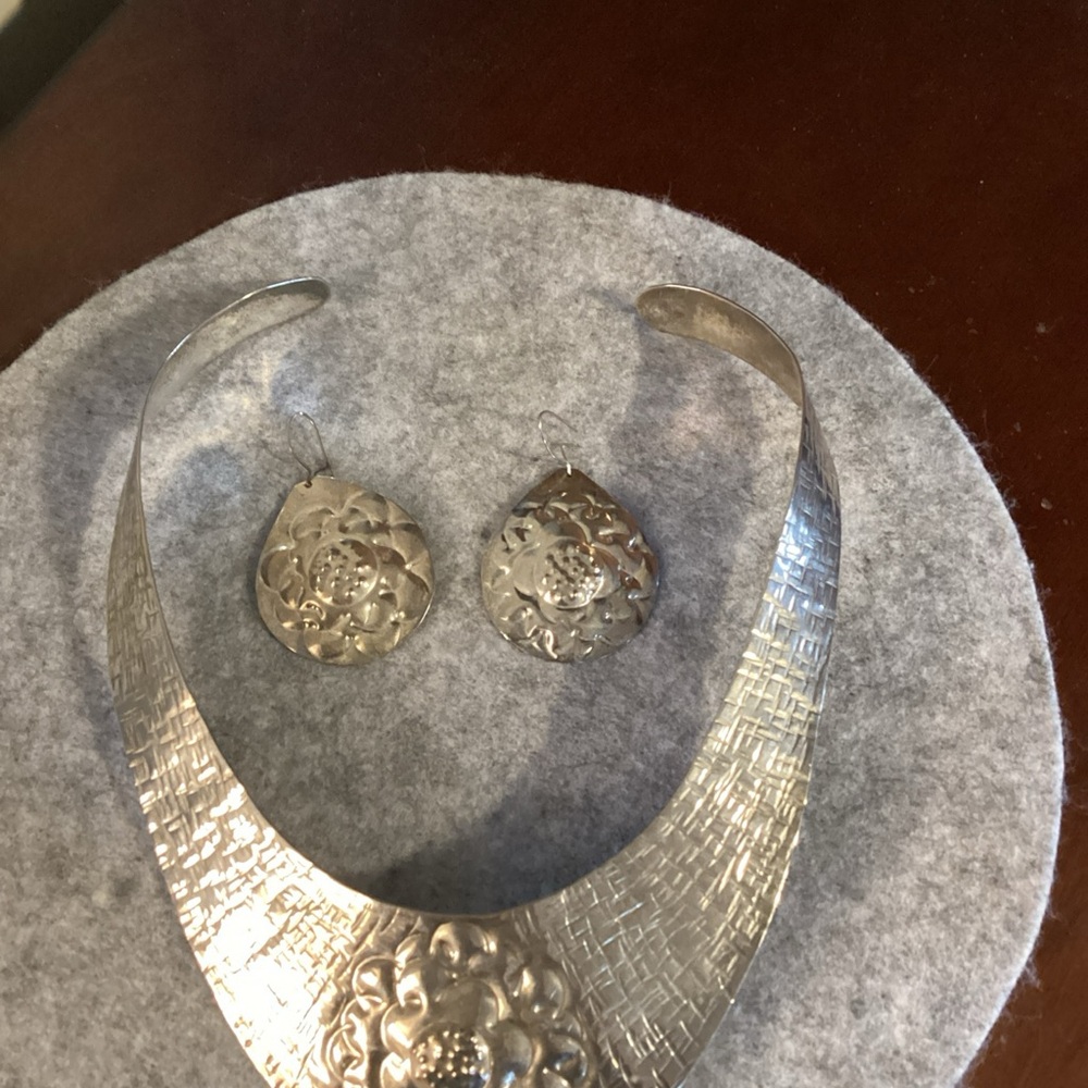 Elegant Silver Jewelry Set